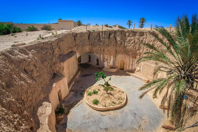 2-Day Tunisian Sahara Tour with Food & Stay from Hammamet - Chott El Jerid salt lake: mirages plus a proper 4x4 ride